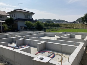 2021.8.3　養生期間を置いて型枠を外す
