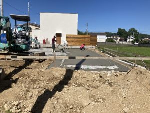 2023．6.3　根切り・地業　基礎をつくるために地盤を掘削して固め、建物に必要な耐力を出す。防水ｼｰﾄ+捨コン