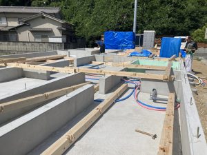 大工工事　　土台敷き　桧集成