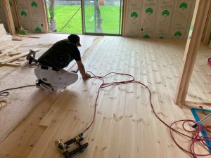 雄実と雌実合わせてﾀｯｶｰで留める