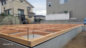 2023.12.13　大工工事　　土台敷　基礎ﾊﾟｯｷﾝ+土台　(檜　集成）＋鋼製束